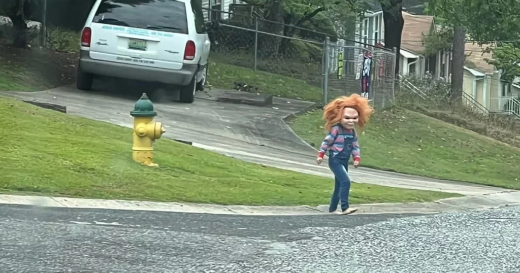 5-year-old in a Chucky costume terrorizes unsuspecting people in an Alabama neighborhood