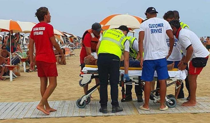 ‘We’re Completely Baffled’: Dozens of Fully Jabbed Tourists ‘Suddenly’ Drop Dead in Italy