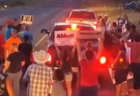 EPIC! Beto O’Rourke Chased Away from Texas Venue by Throngs of Abbott Supporters as Kid Rock Plays in the Background (VIDEO)
