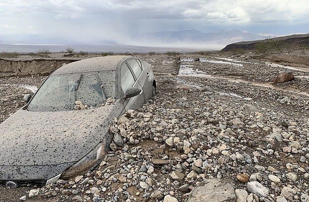 Massive Flash Flood Strands A THOUSAND PEOPLE in Death Valley National Park [VIDEO]
