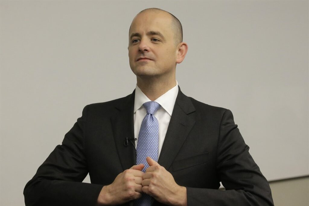 Evan McMullin Uses Pitbull Politics and Is Accused of Lying During Debate With Mike Lee