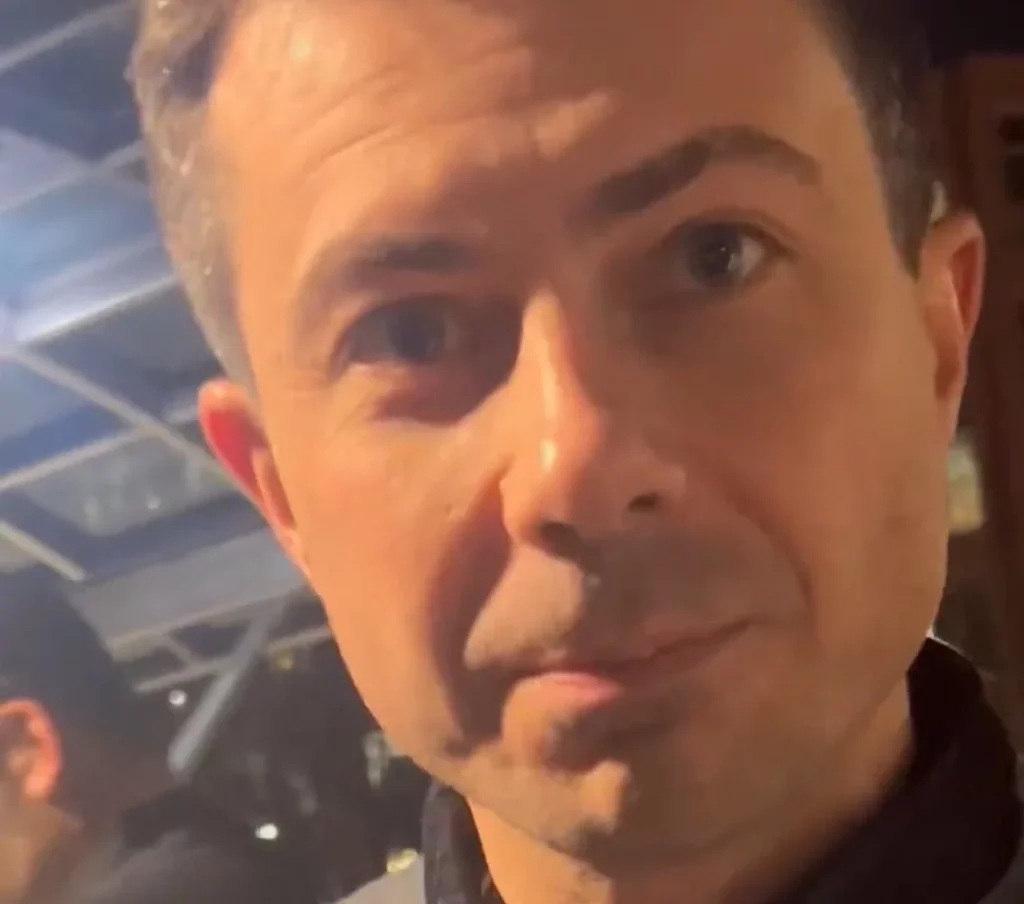 “I’m Taking Some Personal Time”: Buttigieg Refuses to Answer Daily Caller Reporter’s Questions on East Palestine, But Creepily Snaps Her Photo (Video)