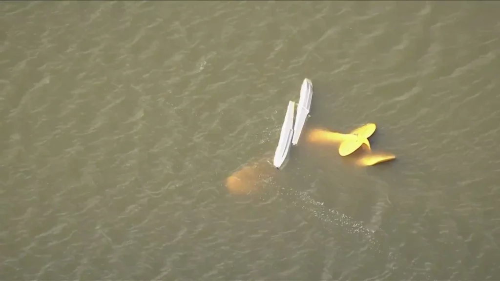 4 dead after 2 planes collide over Florida lake