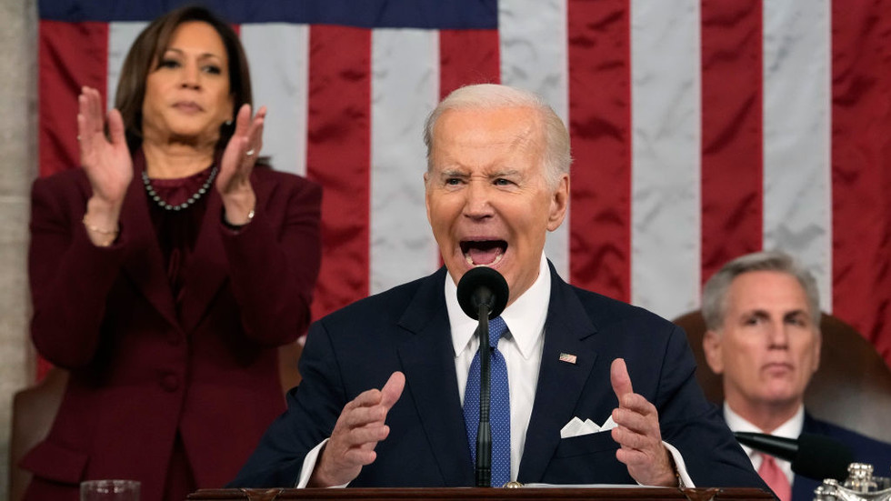 Hollywood pushes for Biden to drop Harris – media
