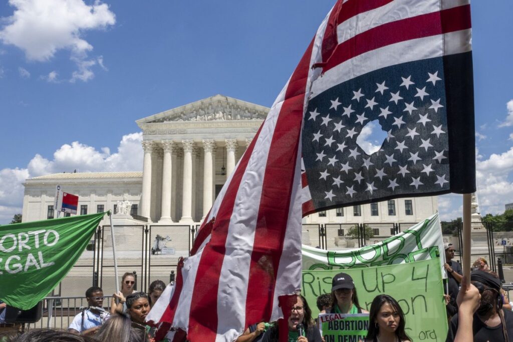 Supreme Court temporarily blocks restrictions on abortion pill