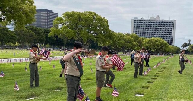 VIDEO — L.A. Boy Scouts Place 90K Memorial Day Flags at National Cemetery: ‘Never Forget What They Did for Us’