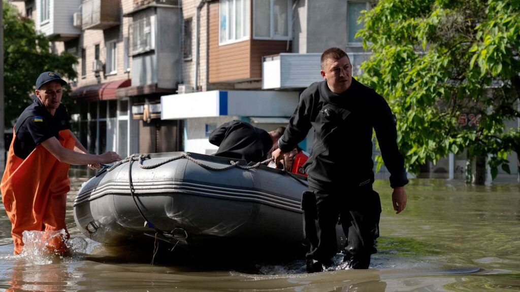 Southern Ukrainian Towns Inundated as Floodwaters From Burst Dam Rise