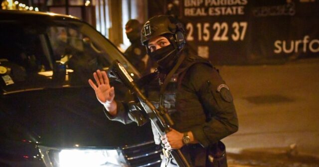 French Media Reports Vigilante Gang Zip-Tying Rioters And Handing Them to Police