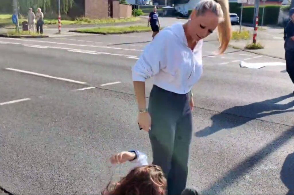 Move Over ‘TMFINR’ Lady, Blonde Bombshell Drags Activist Out of the Street!