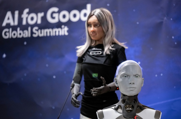 AI robots tell UN conference they could run the world