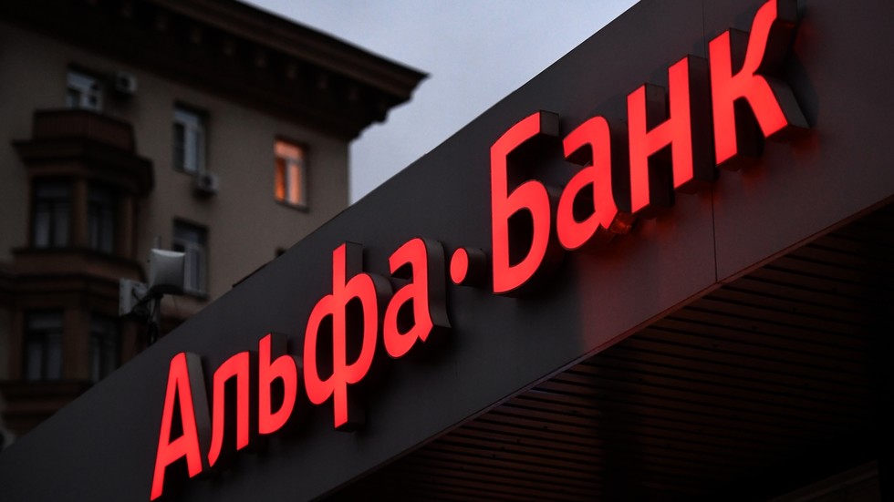 Russia’s biggest private bank posts huge profits