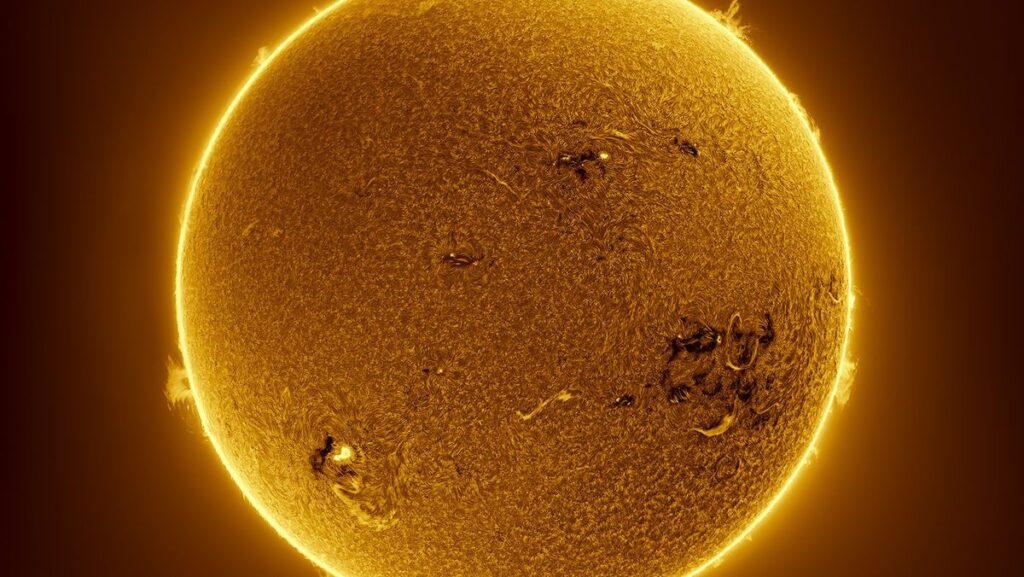The sun rages with solar flares in epic time-lapse footage (video)