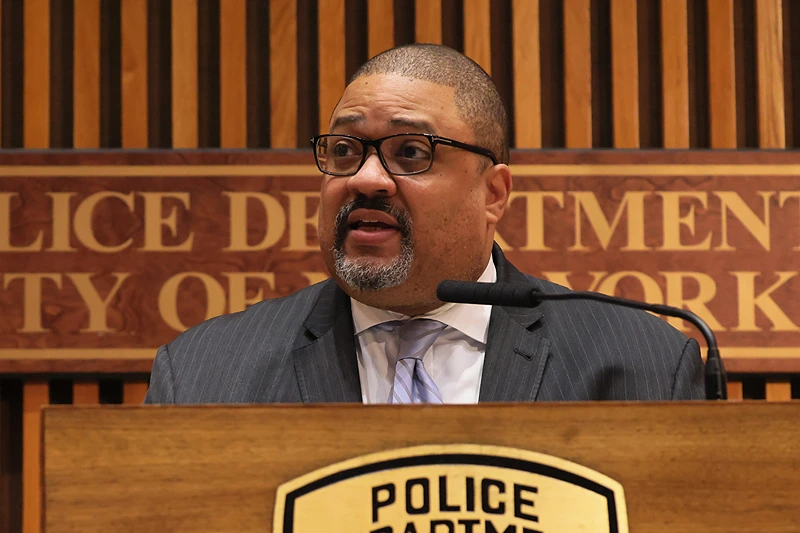 Bodega Worker Sues DA Alvin Bragg, NYPD For ‘Racial Discrimination’