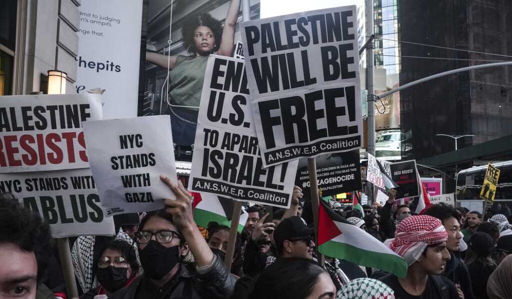 Protesters Take Over Brooklyn Bridge, Call for the Elimination of Israel