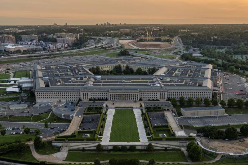Bloomberg: hackers gained access to the emails of hundreds of thousands of US Department of Defense employees