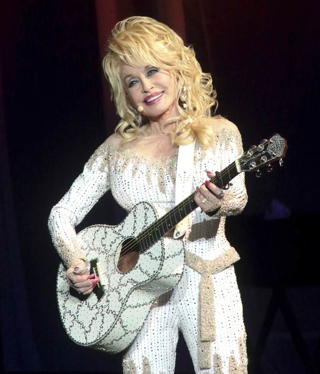 WATCH: Dolly Parton At The Dallas-Commanders Halftime Show Proves She's A National Treasure