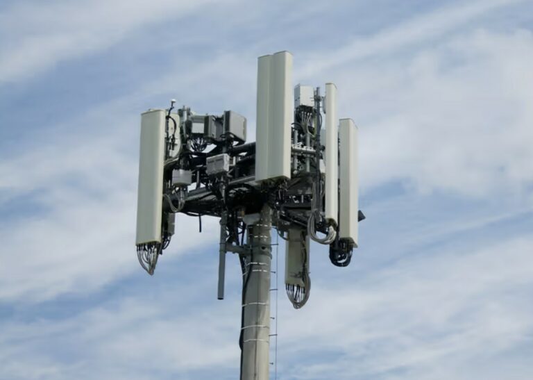 5G: Look at those antennas and take them all down!