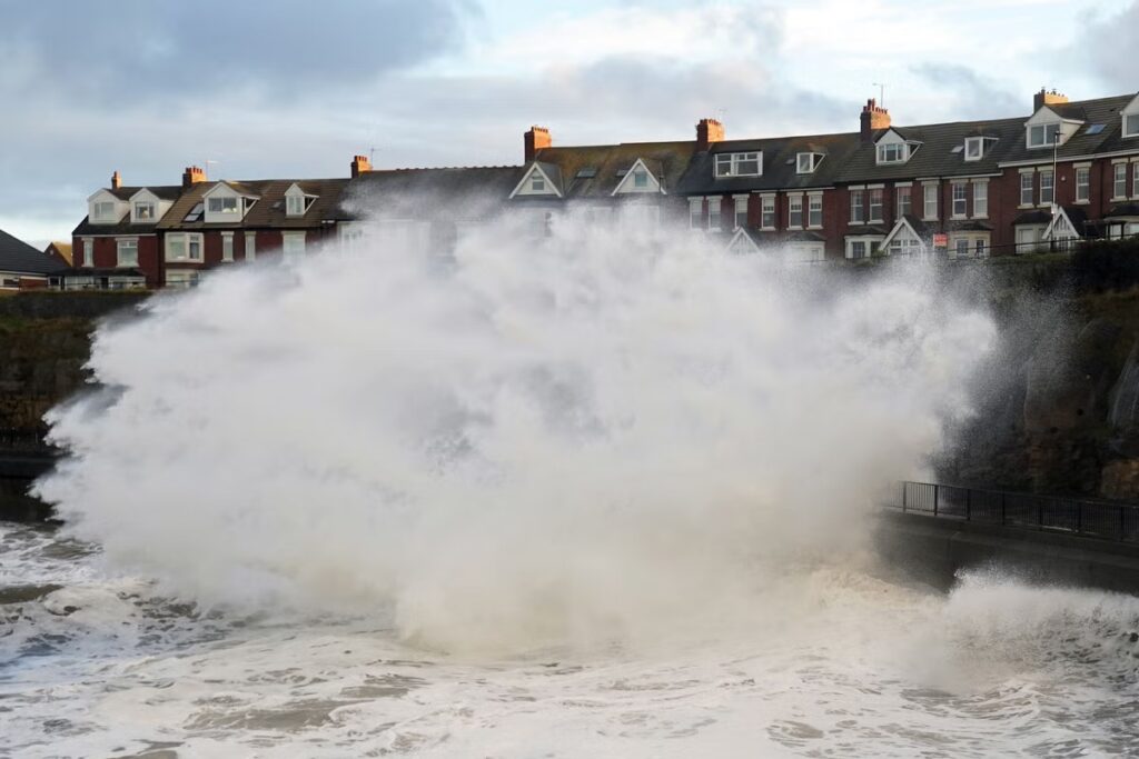UK storm – latest: Flights grounded at Heathrow amid amber weather warnings as Storm Ciarán hits