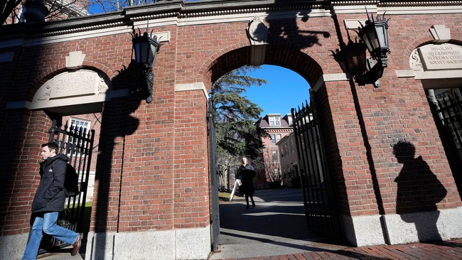 Harvard Caught Off-Guard by Drop in Early Admissions Rejections