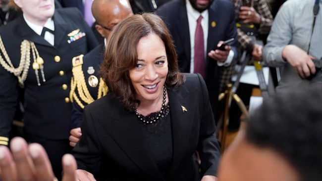 Katie Couric Holds Giggle-Fest With Kamala Harris, Says 'You're Not in Charge of the Border'