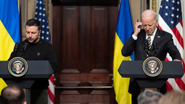 NBC News: Biden Administration Weighing Sending US Stockpiles of Ammo to Ukraine
