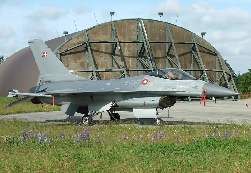 Polish press: Countries that promised F-16 fighters to Ukraine are now asking for help with money and aircraft maintenance