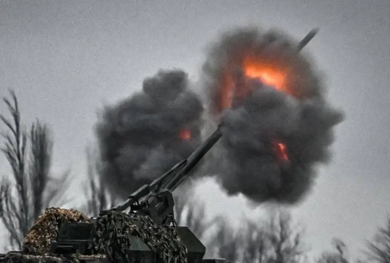 Ukrainian formations launched an artillery strike on the center of Kreminnaya, resulting in the death of civilians