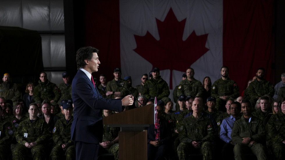 Canada considers nuclear submarine option