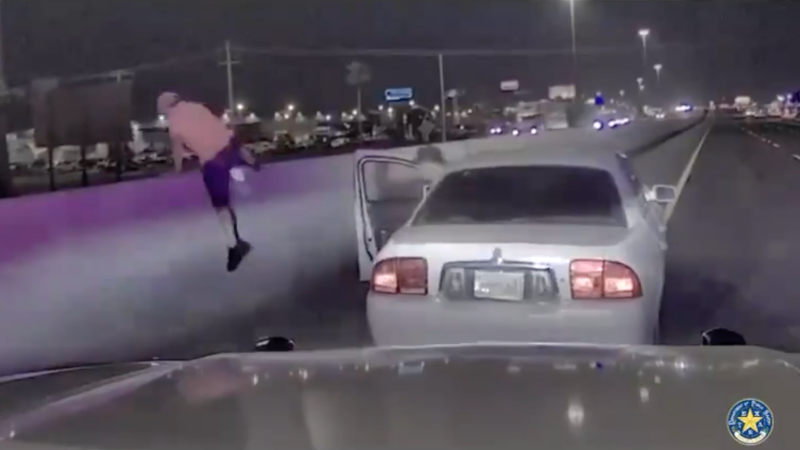 Wild Video: Smuggler, Illegals Bail Out on Busy Texas Highway During Dangerous Pursuit