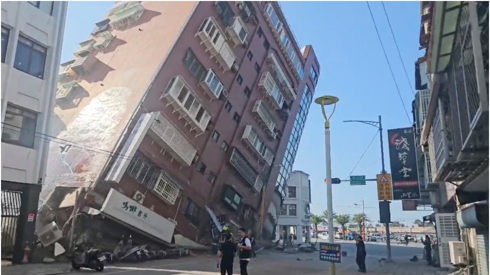 Magnitude 7.2 earthquake strikes Taiwan (VIDEOS)