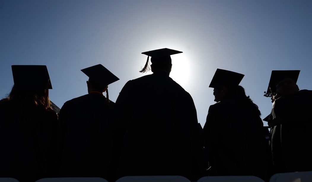 Howard University Cancels Graduation MIDCEREMONY in Chaotic Scene