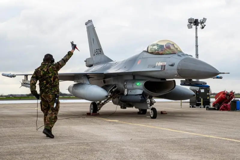 A German journalist deleted information about the transfer of F-16 fighters to Kyiv within a month, calling it unreliable