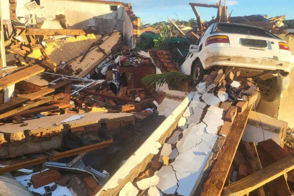 South Africa - Thieves prey on tornado-hit homes in KZN