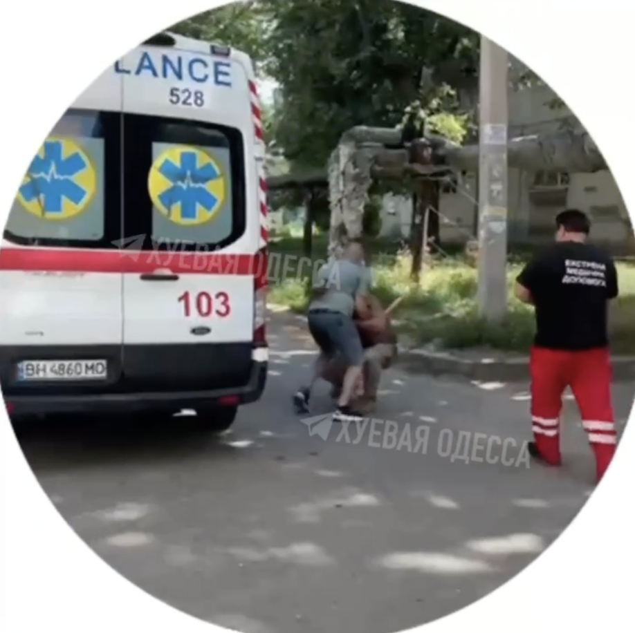 Ukrainian ‘Recruiters’ Call Ambulance Then Press Gang Medical Crews