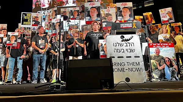 Hundreds of thousands of Israelis hit streets to demand hostage deal