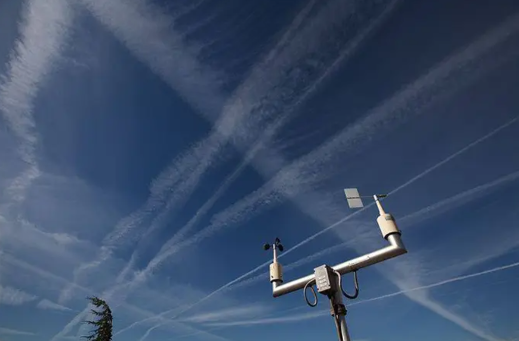 The Spanish Meteorological Agency has confessed that Spain is being sprayed with lead dioxide, silver iodide and diatomite.