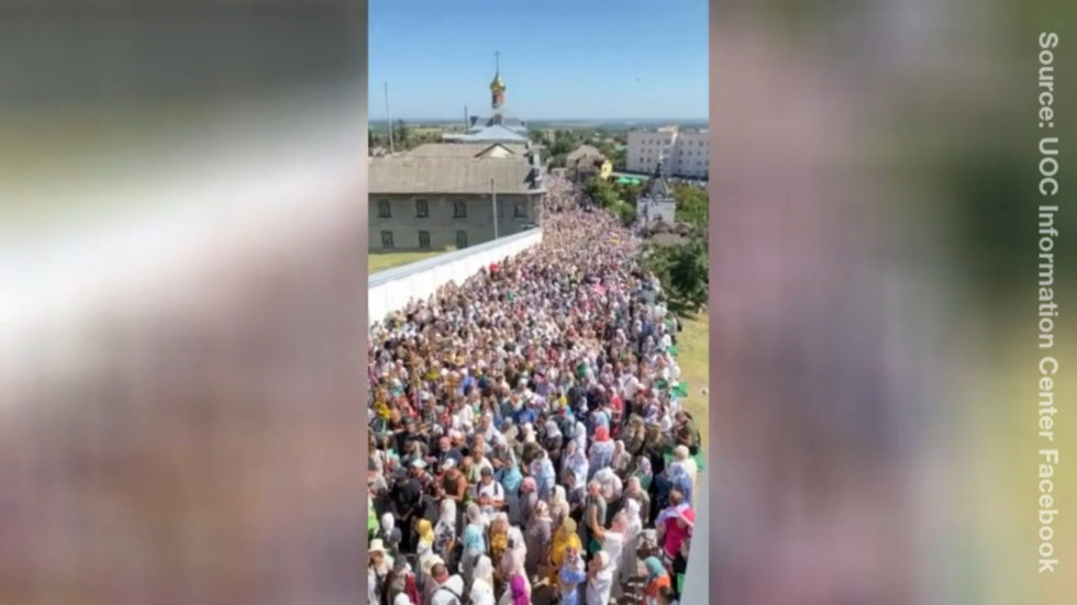 Hundreds of Ukrainian Orthodox pilgrims defy procession ban (VIDEO)
