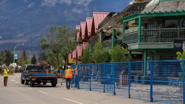 Out-of-control Jasper wildfire grows y 7,500 hectares as weather heats up