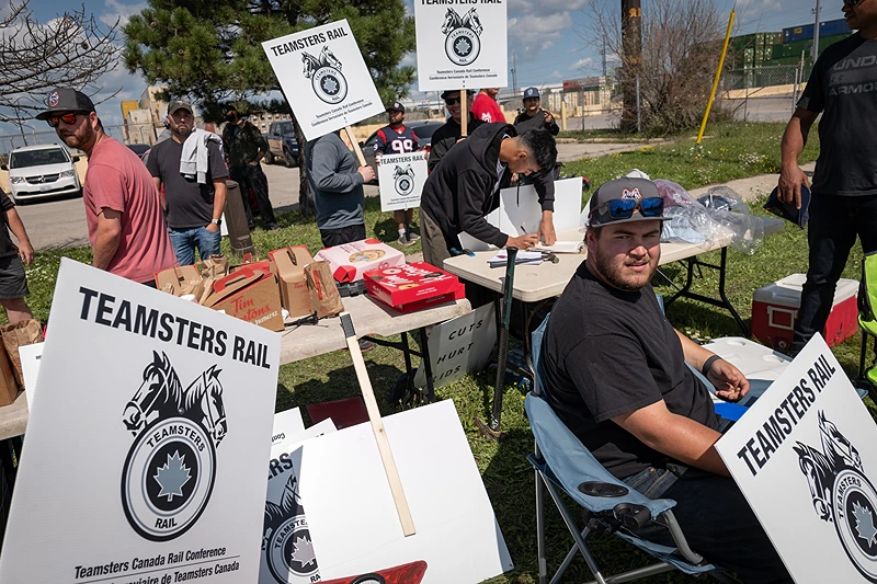 Canada: Workers Union Issues 72-Hour Strike Notice To Major Freight Railroad