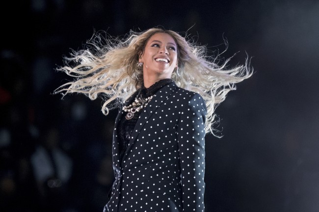Kamala Booed at Rally After Beyoncé Concert Promise Turns Out to Be Another Hoax