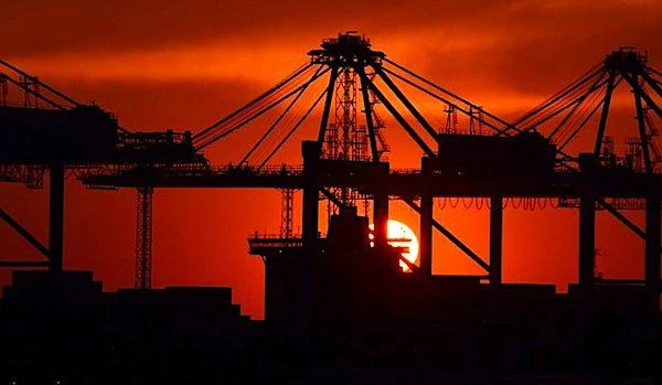 Negotiators reportedly reach agreement to suspend port strike