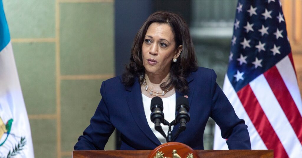 Kamala Harris relies on script, real-time coaching to answer interview question