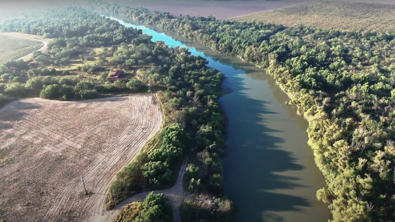 Texas Offers 1,400 Acres on Border to Aid Trump Deportation Efforts