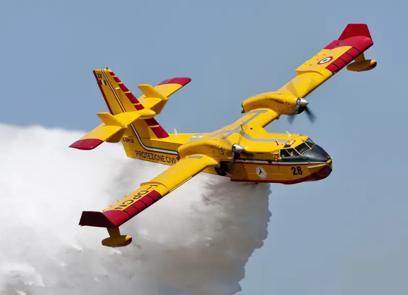 FBI looking for drone operator who prevented Canadian Super Scooper from fighting LA fire