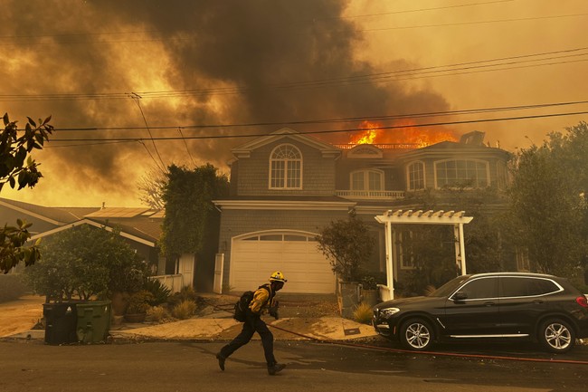 This Is the Way: Citizens Take Action After Seeing Man With Blow Torch Near Scene the LA Fires (UPDATED)
