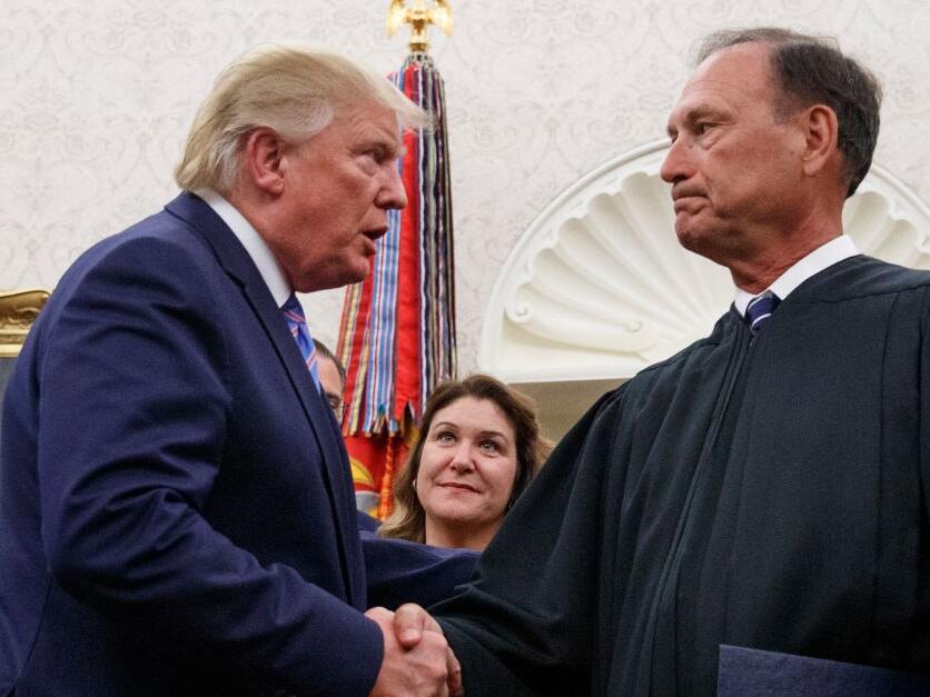 'Literally in the middle of the night': Justice Alito slams SCOTUS for issuing 'unprecedented' relief by stopping Trump deportations carried out under wartime law