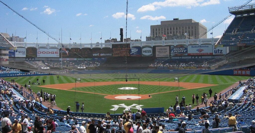 New York Yankees: “DEI Stays!”