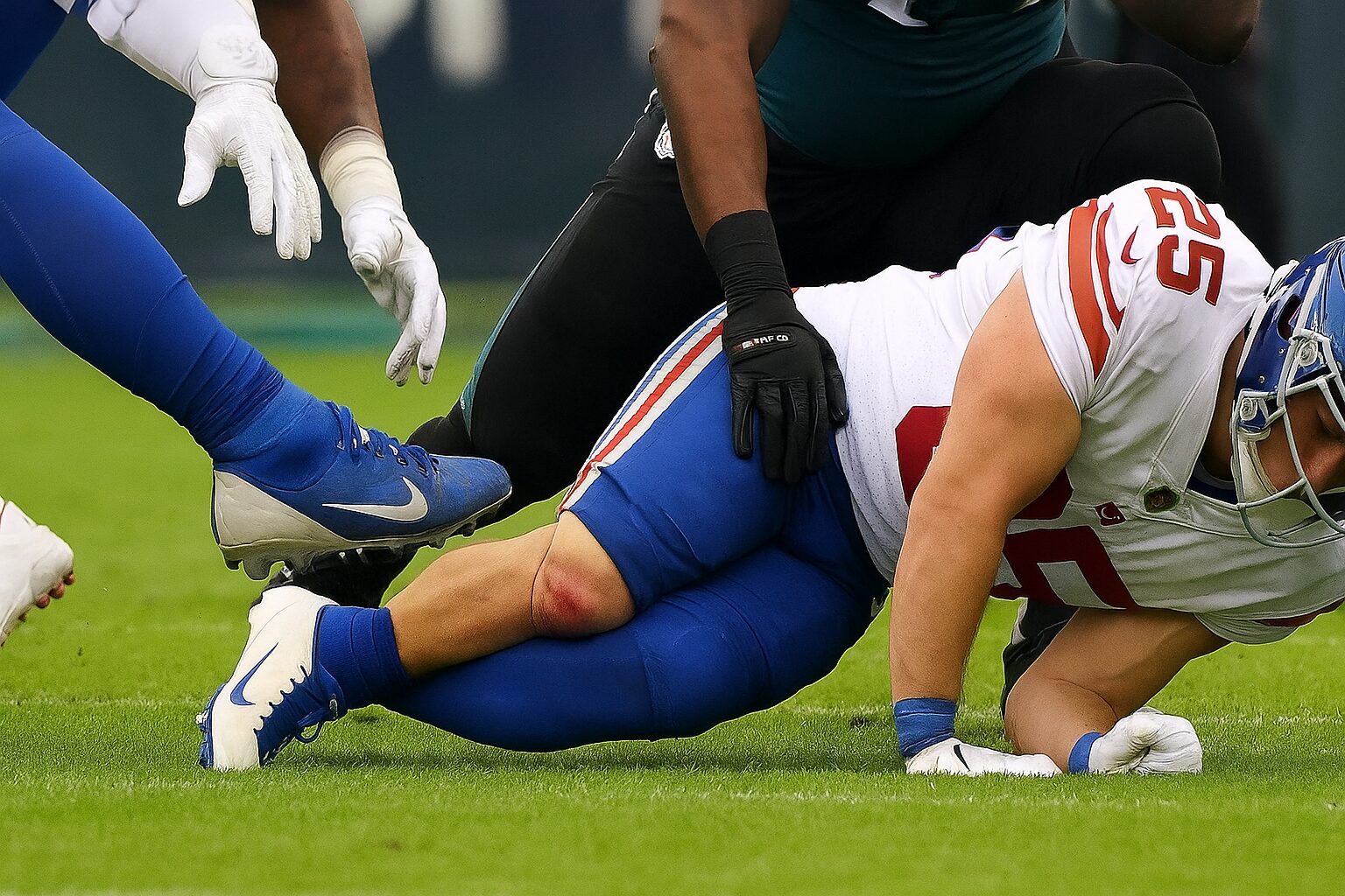 GRAPHIC: New York Giants Star Rookie Suffers Horrific Injury ...