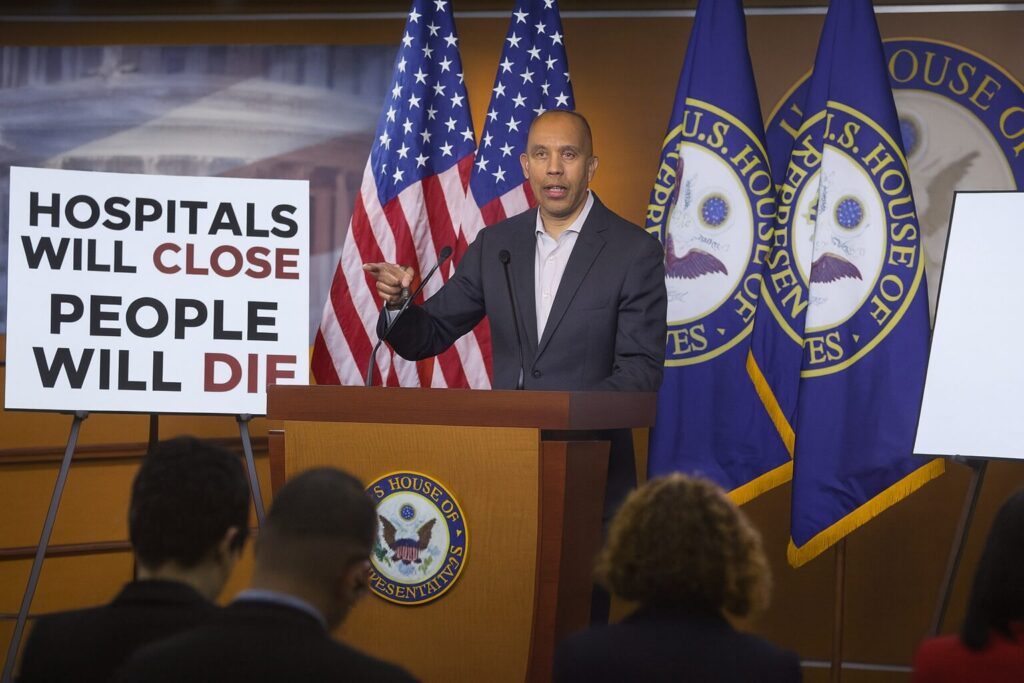 Hakeem Jeffries Threatens Donors to White House Ballroom